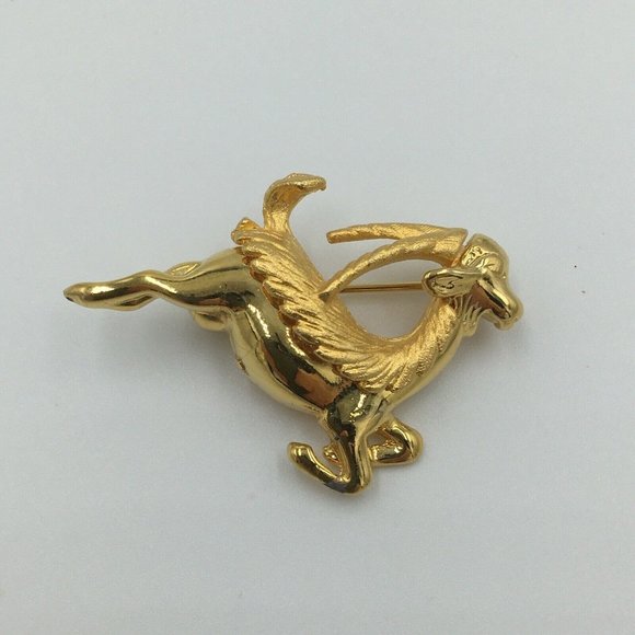 Running Gazelle Gold Tone BROOCH, African Asian Stunning Wild Animal Deer - Picture 1 of 2